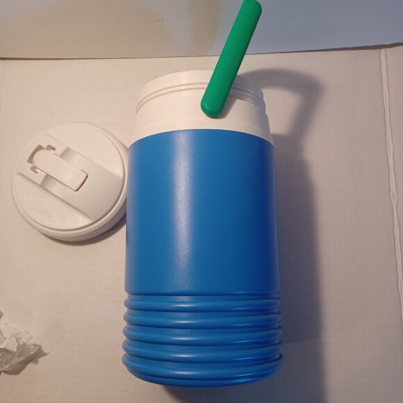 IGLOO Classics Half Gallon Water Jug Cooler Blue Green Handle - Picture 8 of 10